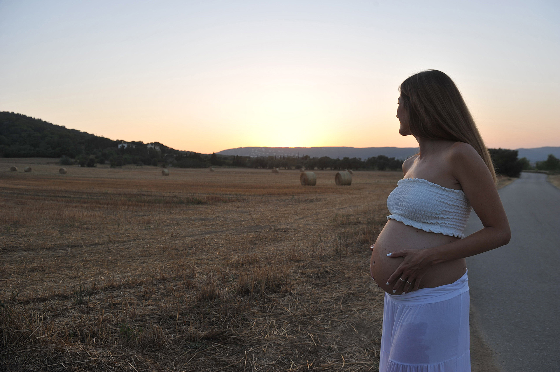 Futura mamá en el campo