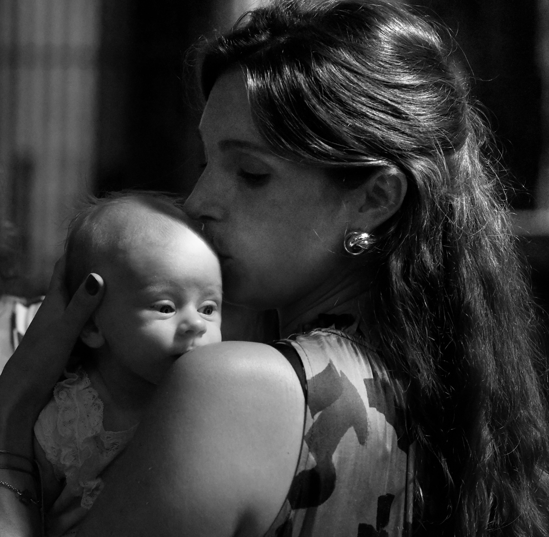 Escena madre en el bautizo de su hijo