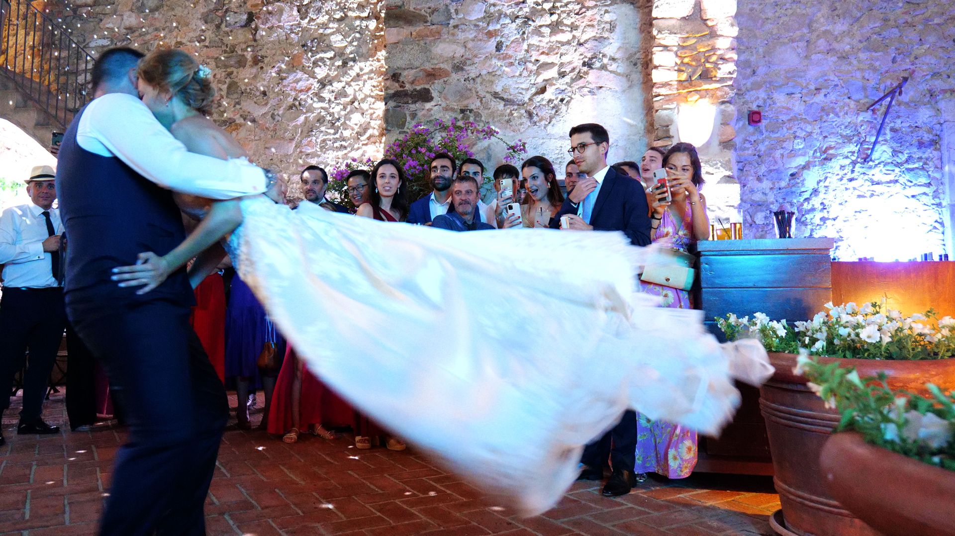 Efecto mágico del baile nupcial en El Far de Sant Sebastià