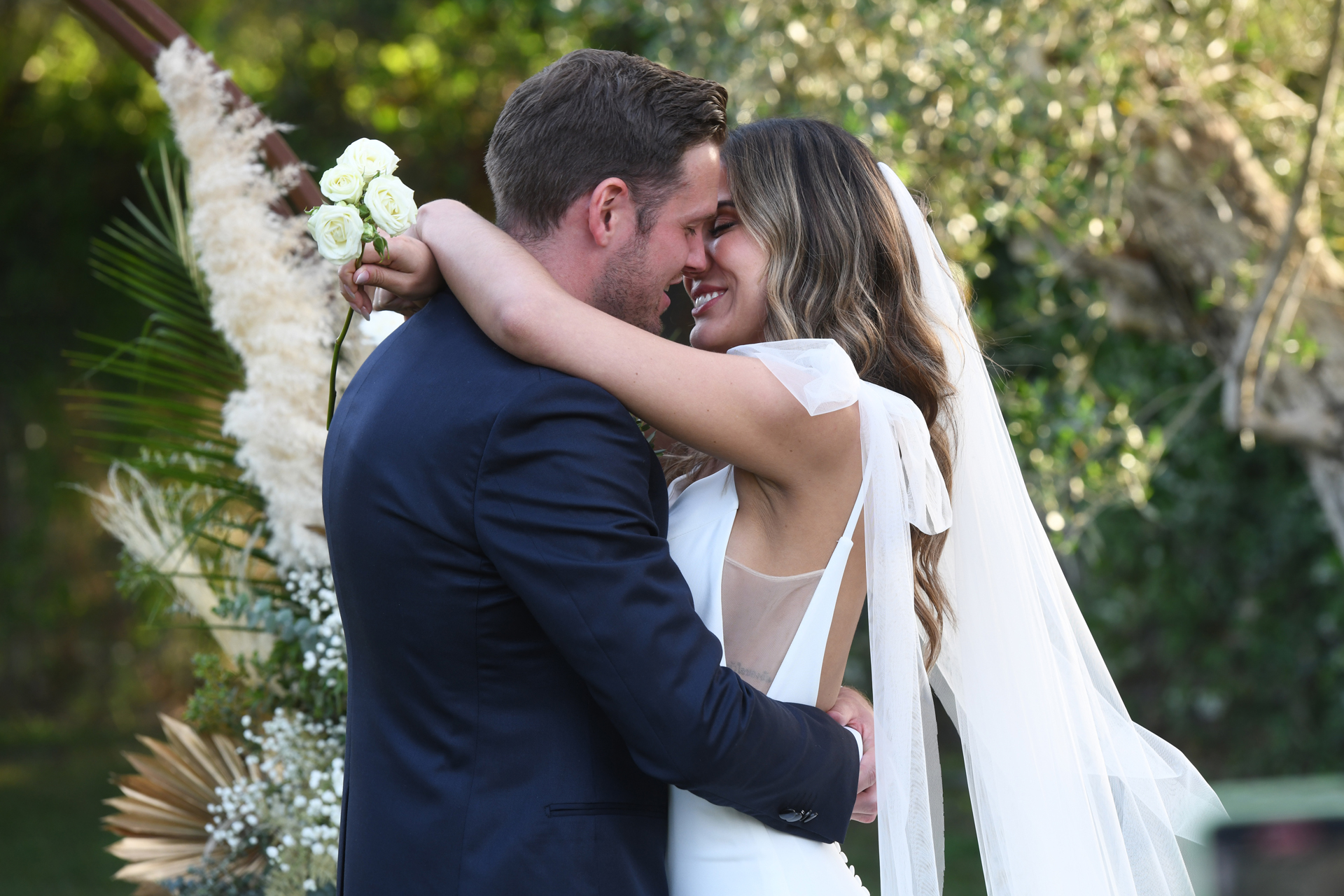 Beso de recién casados