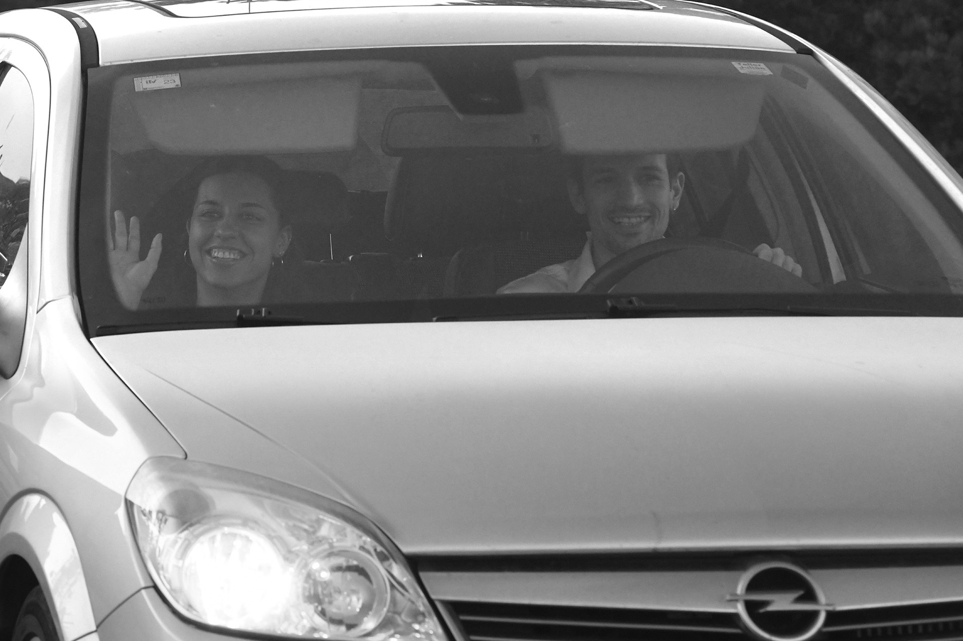 Pareja llegando a la Mare de Déu del Mont (Garrotxa)